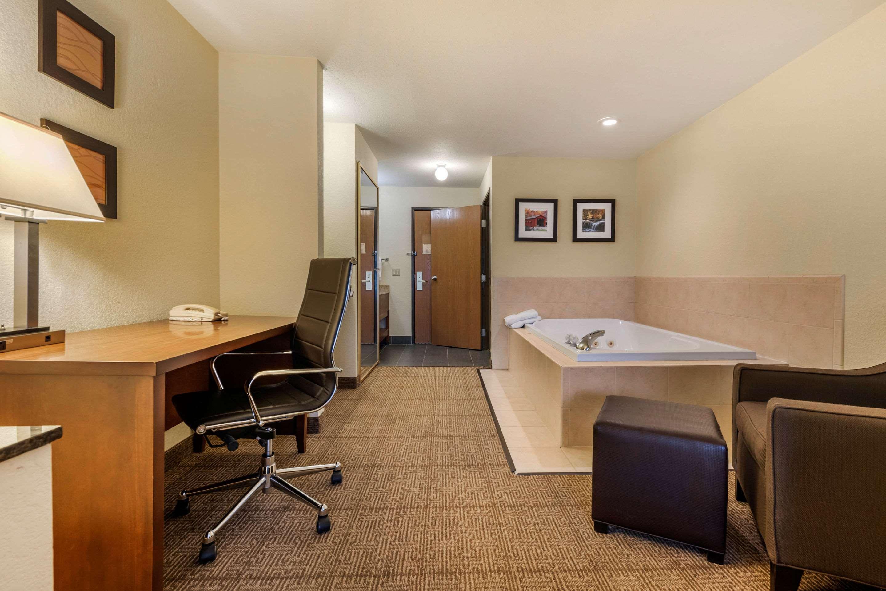 Comfort Inn Warren I-69 Buitenkant foto